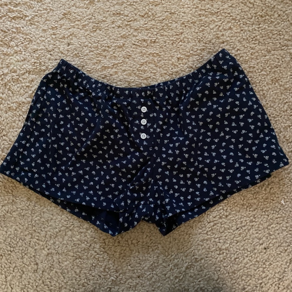 Brandy melville navy floral Keira shorts - Picture 1 of 1